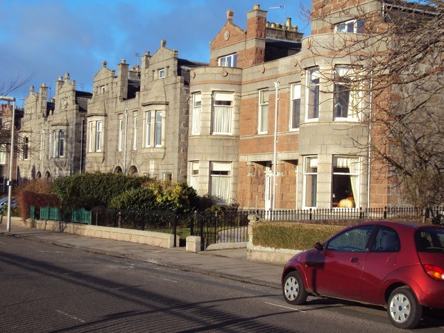 Fancy house fronts in Hamilton Place