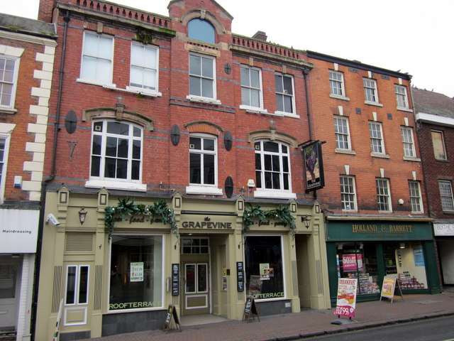 Bromsgrove High Street The Grapevine &... © Roy Hughes :: Geograph ...