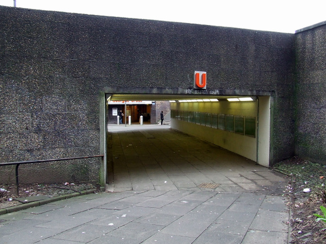 St Georges Cross subway station