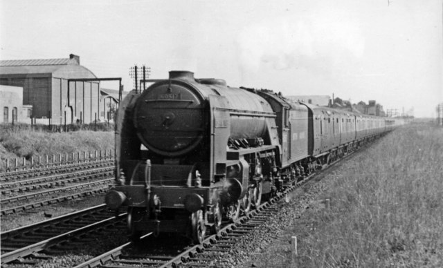 King's Cross - Edinburgh express... © Ben Brooksbank :: Geograph ...