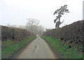 SU5667 : Windmill Lane descends to School Hill by Stuart Logan