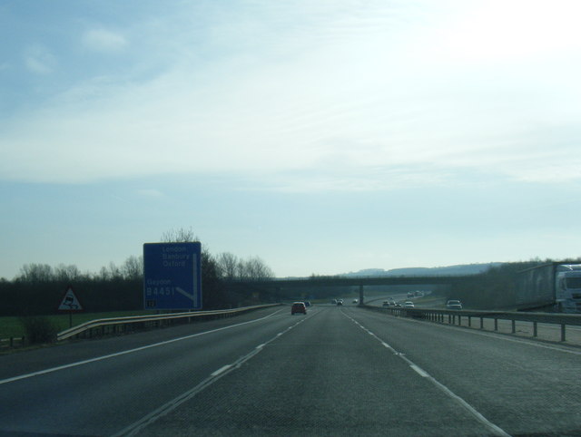 M40 southbound nears junction 12 © Colin Pyle cc-by-sa/2.0 :: Geograph ...