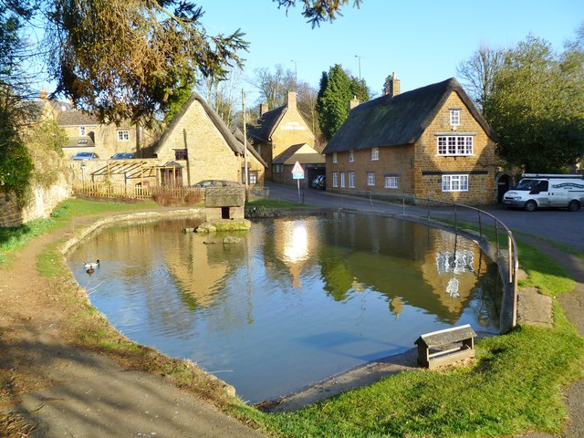 Wroxton, village pond © Mike Faherty :: Geograph Britain and Ireland