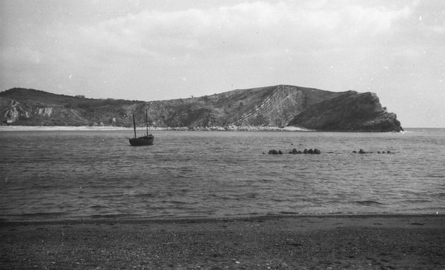 Lulworth Cove © George Harper cc-by-sa/2.0 :: Geograph Britain and Ireland