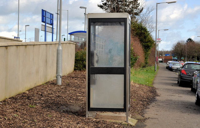 Telephone box, Sydenham, Belfast (2012) © Albert Bridge cc-by-sa/2.0 ...