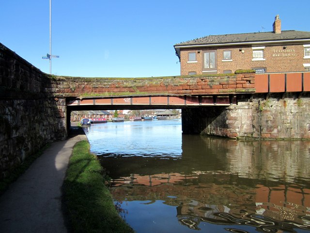 Bridge 123L over the Shropshire Union Canal