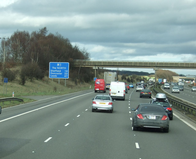 M1 northbound © JThomas cc-by-sa/2.0 :: Geograph Britain and Ireland