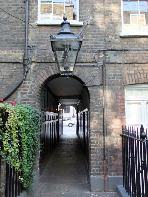Gas lamp in Pickering Place, London