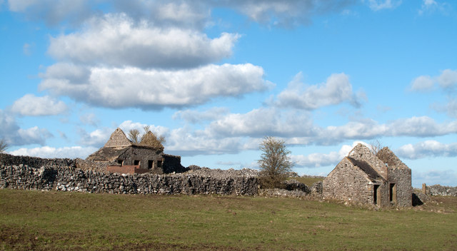 Ruined cottages north of Moorlands Lane