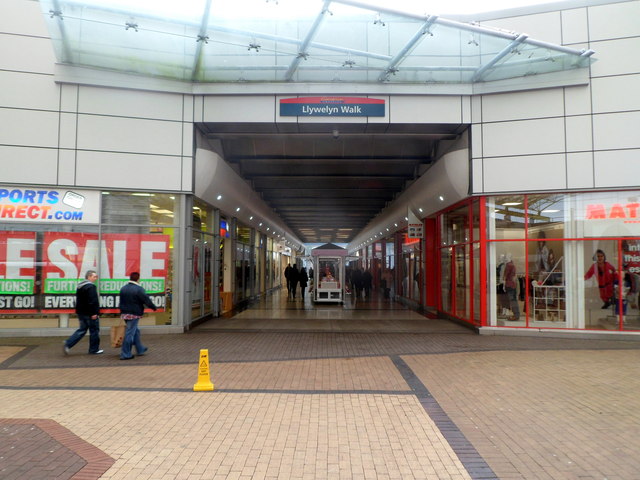 Llywelyn Walk, Cwmbran Shopping Centre © Jaggery cc-by-sa/2.0 ...