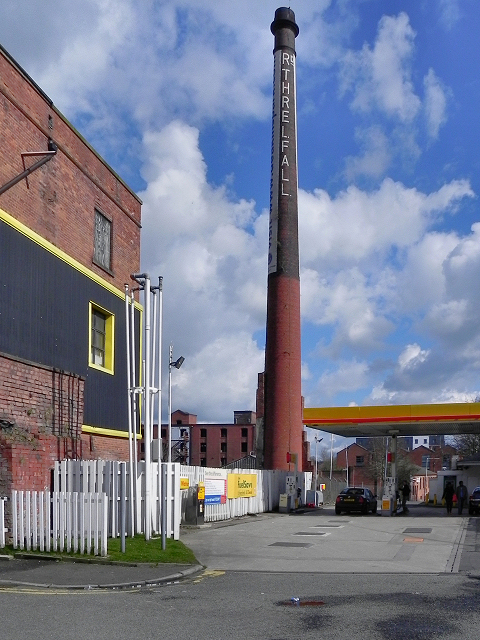 Threlfall's Chimney © David Dixon cc-by-sa/2.0 :: Geograph Britain and ...