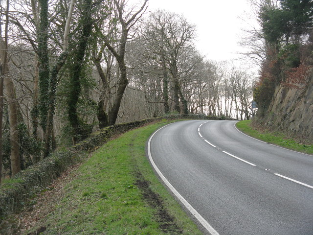 going-round-the-bend-m-j-richardson-cc-by-sa-2-0-geograph-britain