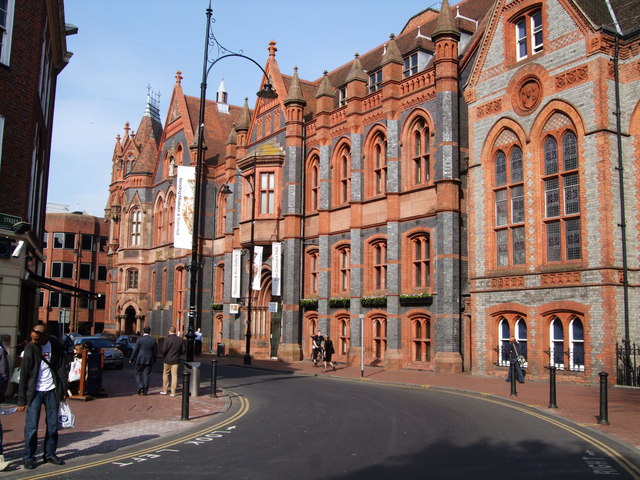 Reading museum & Town Hall © Paul Gillett cc-by-sa/2.0 :: Geograph ...