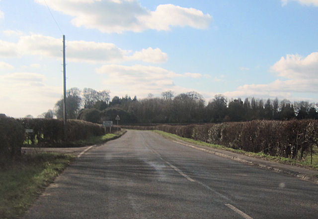 Pitchcott Road at entrance to Holbornhill Farm