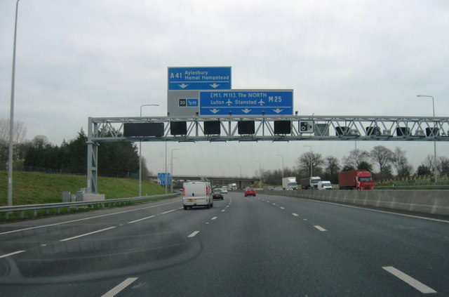 M25, clockwise approaching junction 20 © Alex McGregor cc-by-sa/2.0 ...