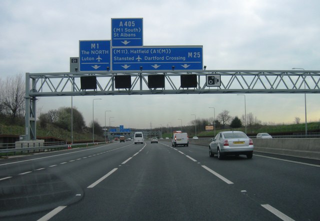 M25, clockwise junction 21 © Alex McGregor cc-by-sa/2.0 :: Geograph ...