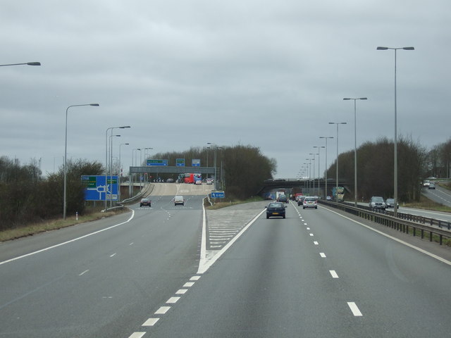 M40 at Junction 4 © JThomas cc-by-sa/2.0 :: Geograph Britain and Ireland