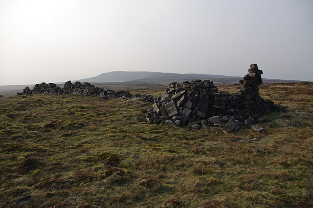 Ruined wall and shooting butt, Grit Fell