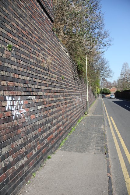 Railway retaining wall, Carlton Place © Terry Jacombs :: Geograph ...