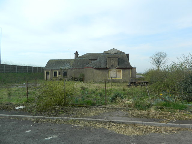 Derelict pub at Higgins' Neuk © John Lord cc-by-sa/2.0 :: Geograph ...