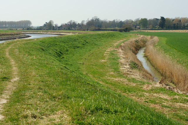 Drainage Ditch Beside the River Arun,... © Peter Trimming cc-by-sa/2.0 ...