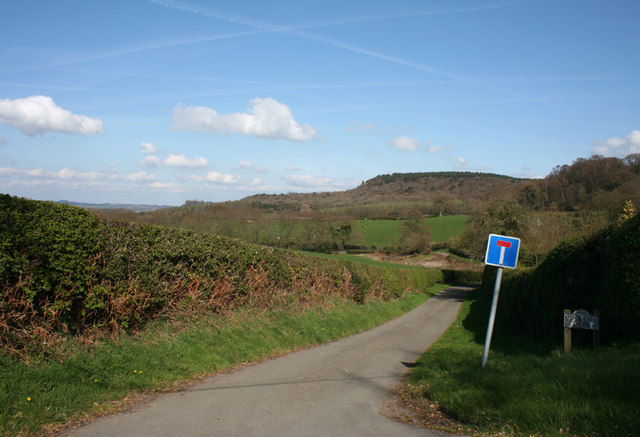 Out Lane and view to Beeston Hill