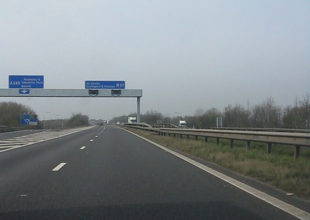 M57 motorway - northbound at junction 4 © Peter Whatley cc-by-sa/2.0 ...