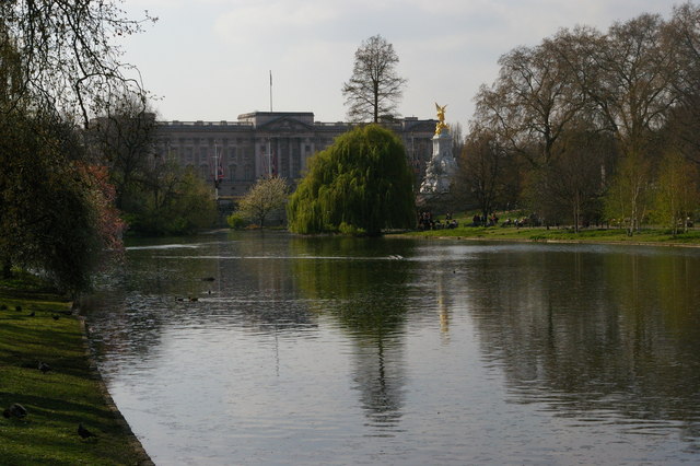 St James's Park: lake and view to... © Christopher Hilton :: Geograph ...