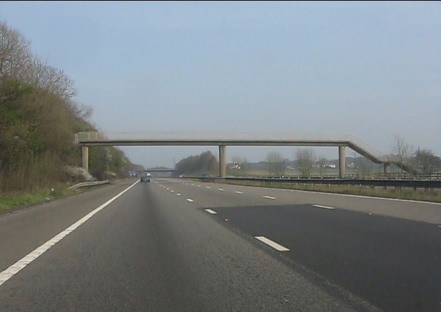 M58 motorway - Oxhey plantation... © Peter Whatley cc-by-sa/2.0 ...