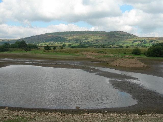 The Roaches from Tittesworth Reservoir © John Topping cc-by-sa/2.0 ...