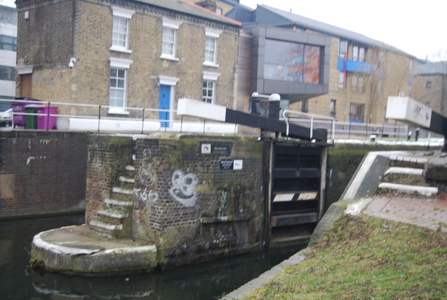 Regents Canal - Mile End Lock