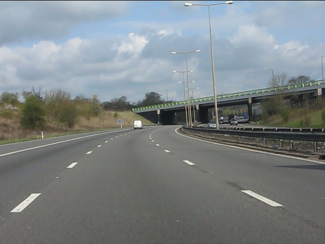 M1 motorway - A41 bridge (Tyler's Way) © Peter Whatley cc-by-sa/2.0 ...