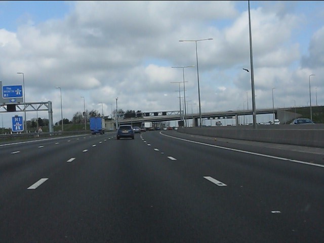 M1 motorway at junction 8 © Peter Whatley :: Geograph Britain and Ireland