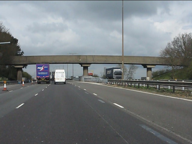 M1 motorway - Beckerings Park... © Peter Whatley cc-by-sa/2.0 ...