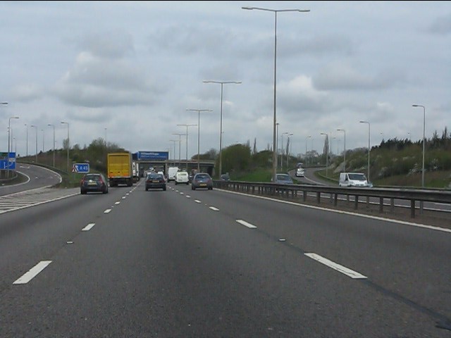 M1 motorway at junction 15 © Peter Whatley cc-by-sa/2.0 :: Geograph ...