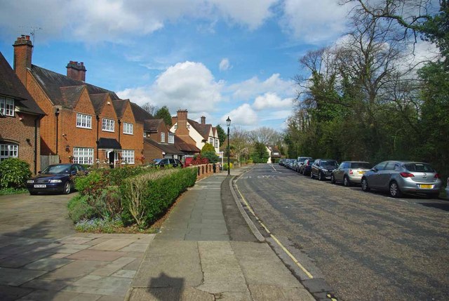 Heath Drive Gidea Park © Glyn Baker :: Geograph Britain and Ireland