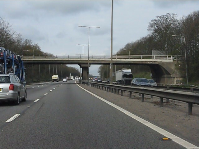 M1 motorway - Banbury Road bridge,... © Peter Whatley cc-by-sa/2.0 ...