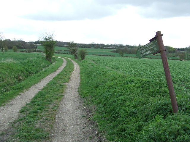 footpath-and-sign-keith-evans-cc-by-sa-2-0-geograph-britain-and