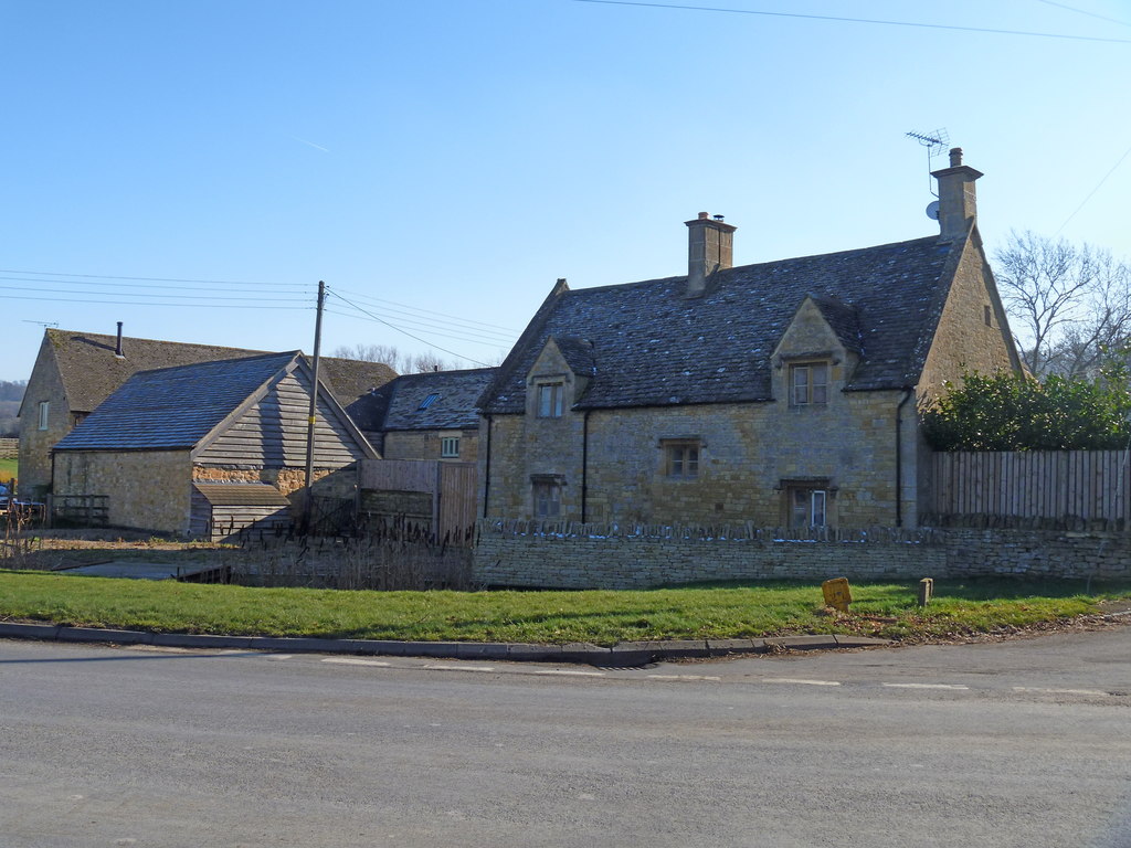 Saintbury Cross Farm © Michael Dibb cc-by-sa/2.0 :: Geograph Britain ...