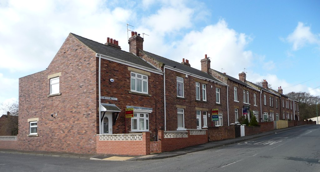 Terraced houses, Tanfield Lea © Christine Johnstone Geograph Britain