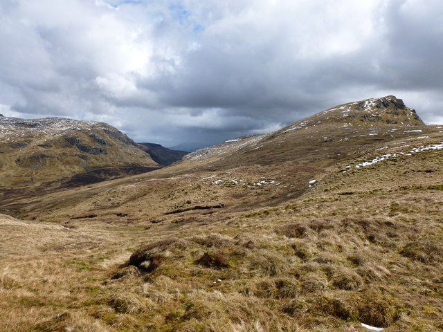 Approaching Meall an Fhiodhain (a top on the Meall an t-Seallaidh ridge)