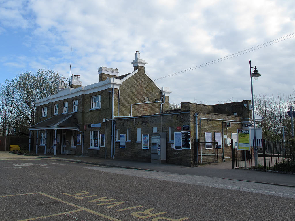 Sandwich railway station © Stephen Craven :: Geograph Britain and Ireland