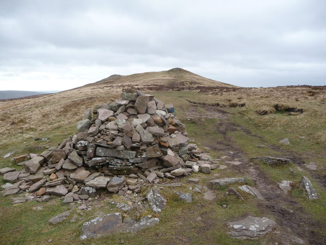Stone cairn near Chwarel y fan