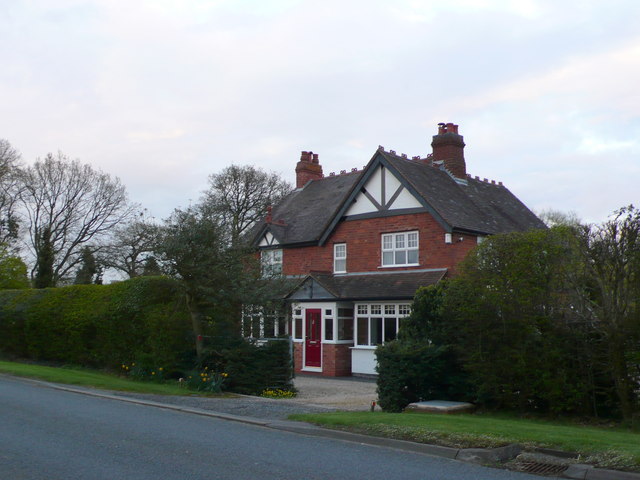 Pear Tree Farm © Nigel Mykura cc-by-sa/2.0 :: Geograph Britain and Ireland