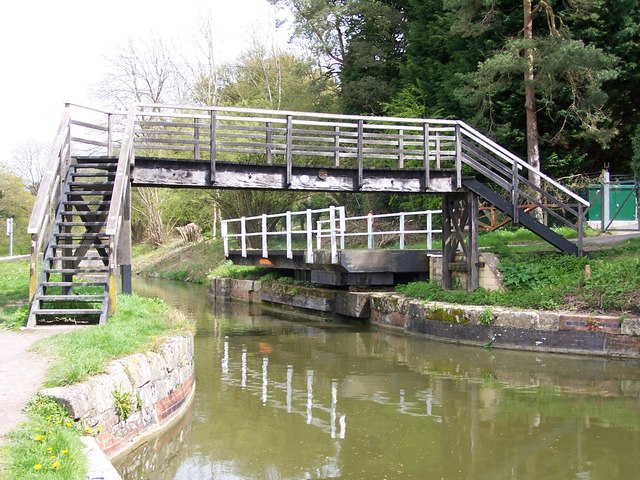 Footbridge and swingbridge, Kennet and Avon Canal