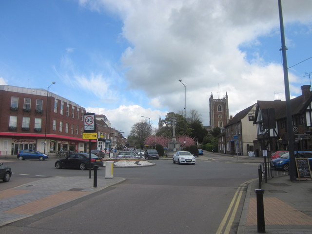 St Peters Street St Albans, Mini-Island © Roy Hughes :: Geograph