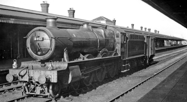 'Hall' 4-6-0 as Station Pilot at Reading General