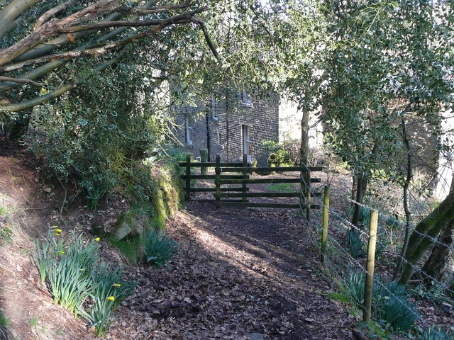 Ripponden Footpath 14, Soyland © Humphrey Bolton :: Geograph Britain ...