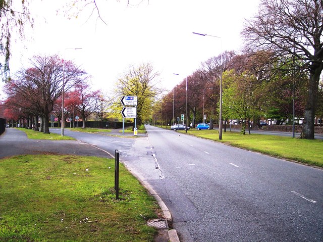 Springwood Avenue joins Hillfoot Avenue at Hunts Cross