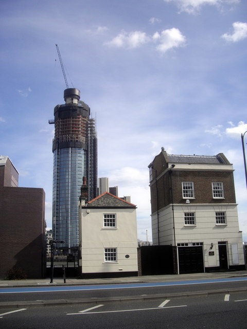 One St George Wharf Tower under construction